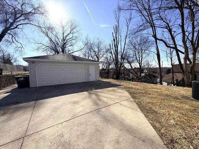 1028 Oakland AVENUE, Waukesha, WI 53186