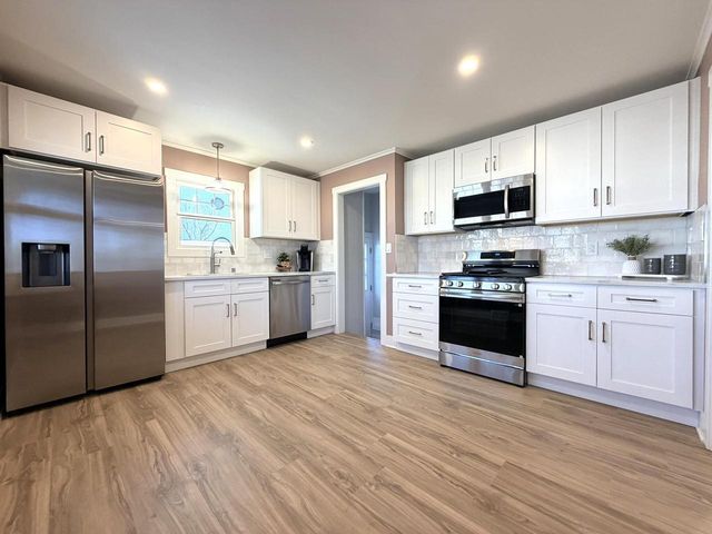 1028 Oakland AVENUE, Waukesha, WI 53186