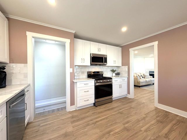 1028 Oakland AVENUE, Waukesha, WI 53186