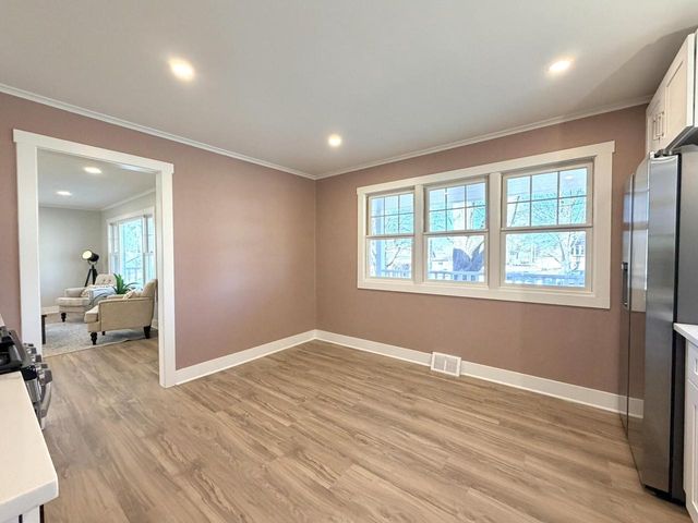 1028 Oakland AVENUE, Waukesha, WI 53186