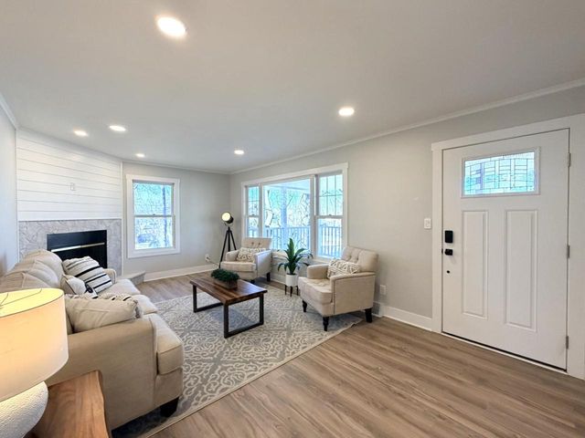 1028 Oakland AVENUE, Waukesha, WI 53186