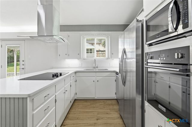 633 Lockener Ave, New Braunfels, TX 78130