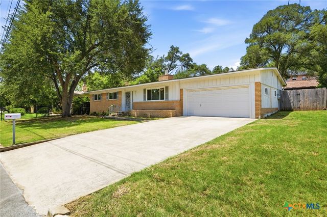 633 Lockener Ave, New Braunfels, TX 78130