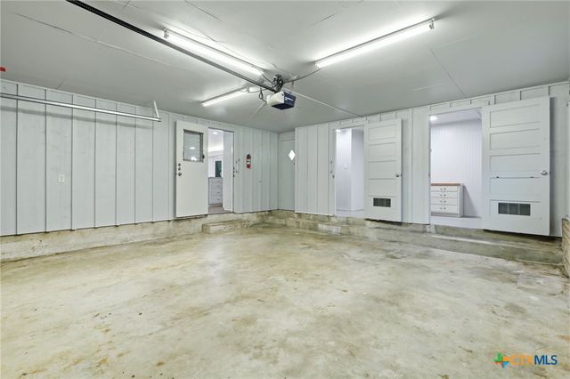 633 Lockener Ave, New Braunfels, TX 78130