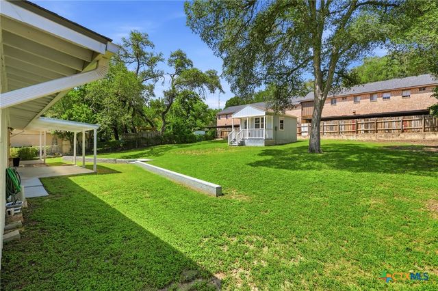 633 Lockener Ave, New Braunfels, TX 78130