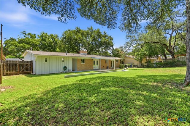 633 Lockener Ave, New Braunfels, TX 78130