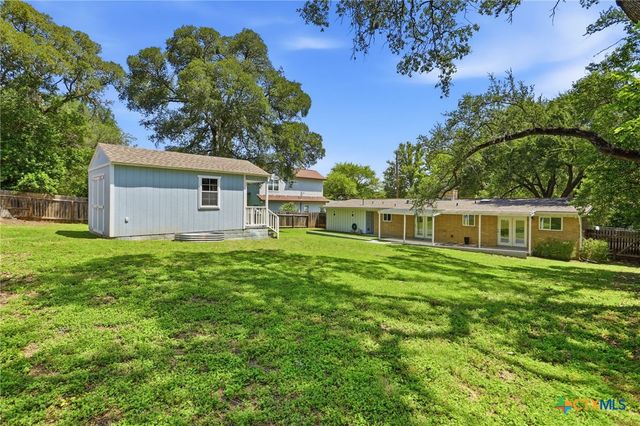 633 Lockener Ave, New Braunfels, TX 78130