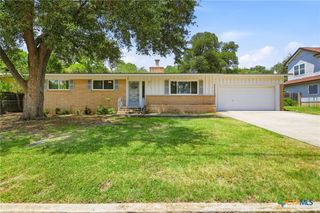 633 Lockener Ave, New Braunfels, TX 78130