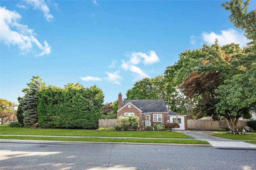 42 Spencer Street, Farmingdale, NY 11735 — exterior