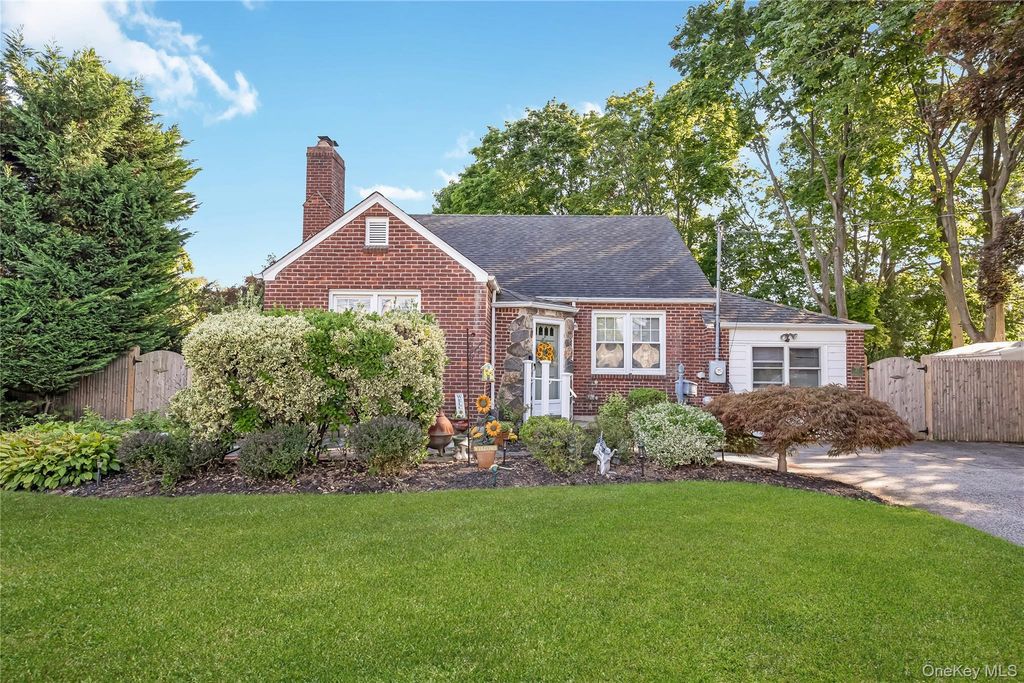 42 Spencer Street, Farmingdale, NY 11735 — photo 2