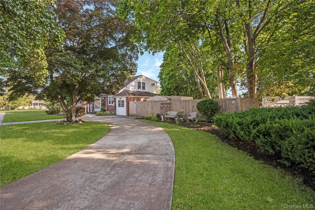 42 Spencer Street, Farmingdale, NY 11735 — photo 5