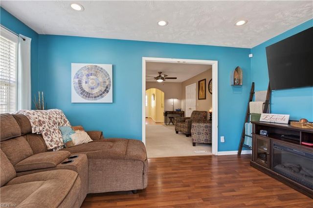 102 Kings Point AVE, Smithfield, VA 23430