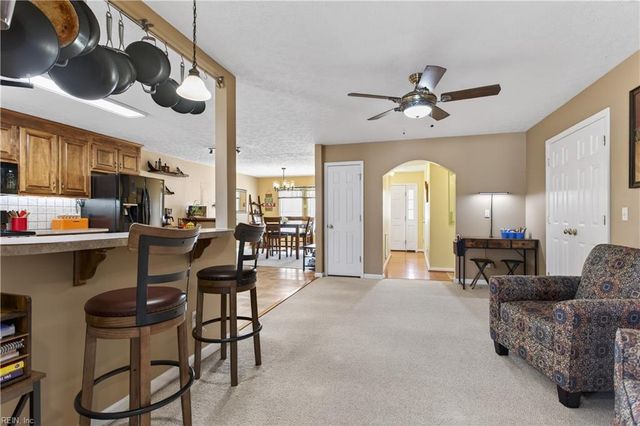 102 Kings Point AVE, Smithfield, VA 23430