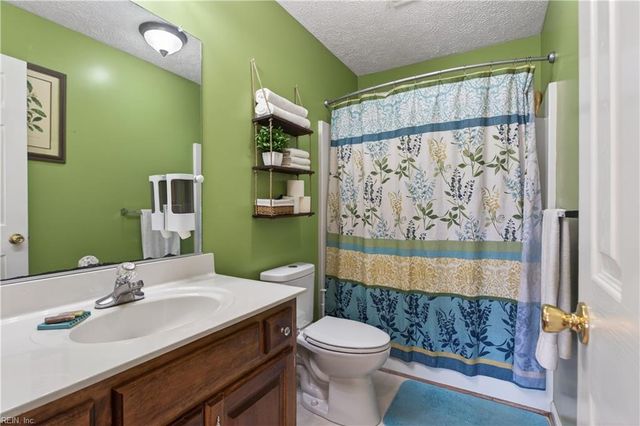 102 Kings Point AVE, Smithfield, VA 23430