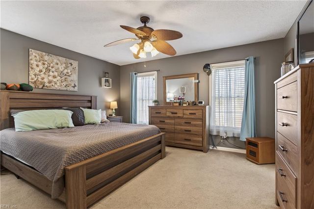 102 Kings Point AVE, Smithfield, VA 23430