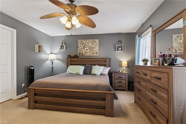 102 Kings Point AVE, Smithfield, VA 23430