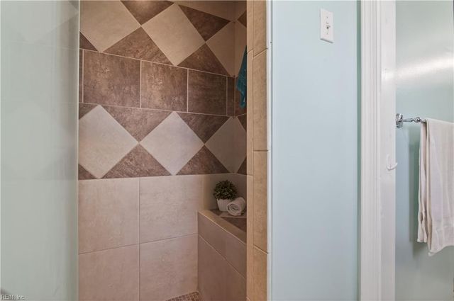 102 Kings Point AVE, Smithfield, VA 23430