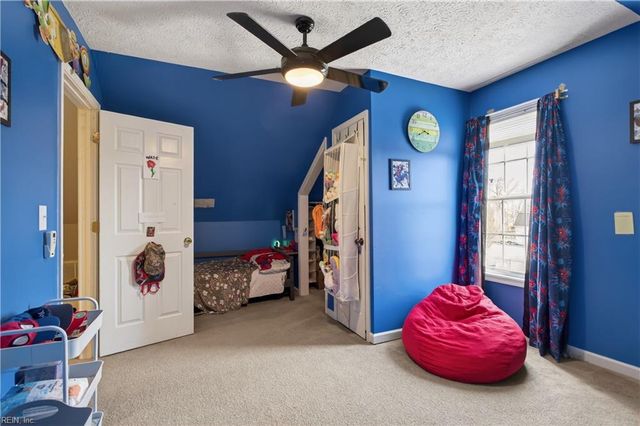 102 Kings Point AVE, Smithfield, VA 23430