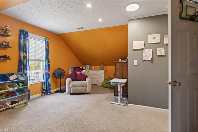 102 Kings Point AVE, Smithfield, VA 23430