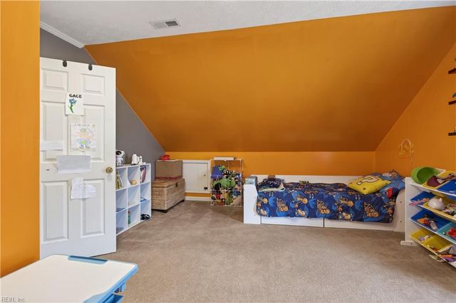 102 Kings Point AVE, Smithfield, VA 23430