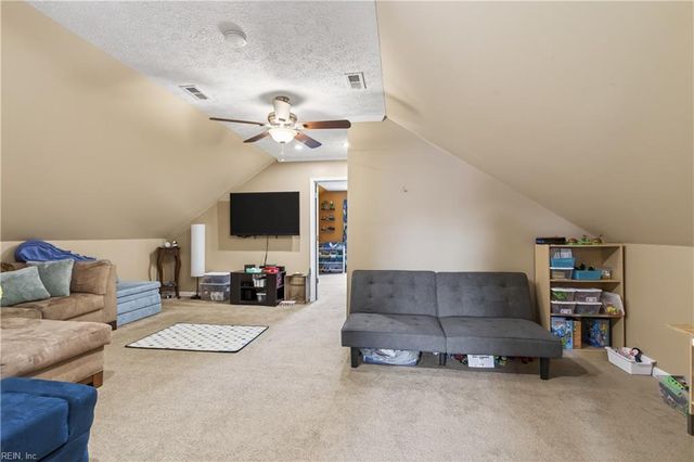 102 Kings Point AVE, Smithfield, VA 23430