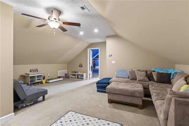 102 Kings Point AVE, Smithfield, VA 23430