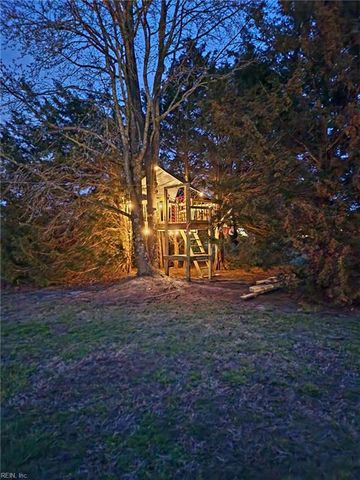 102 Kings Point AVE, Smithfield, VA 23430