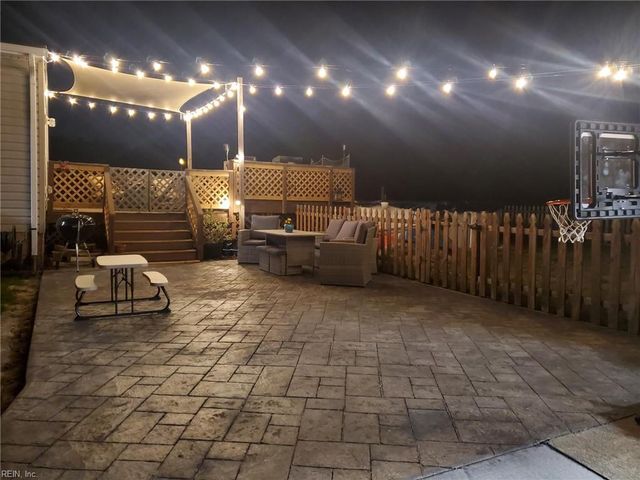 102 Kings Point AVE, Smithfield, VA 23430