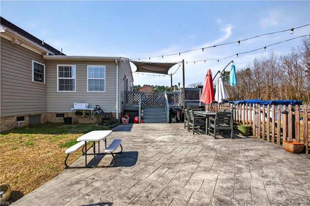 102 Kings Point AVE, Smithfield, VA 23430