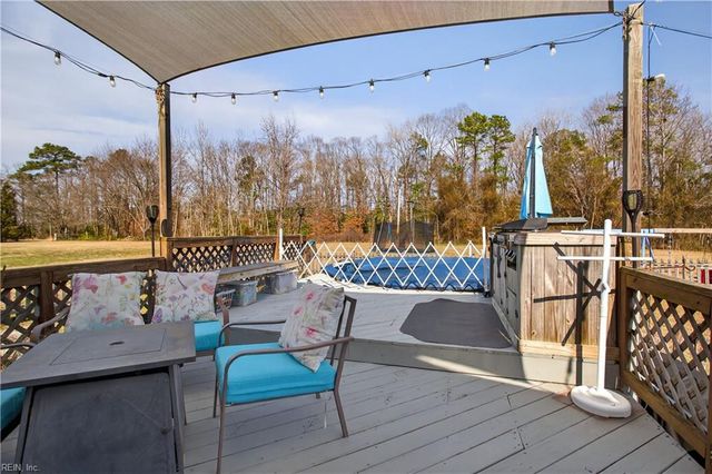 102 Kings Point AVE, Smithfield, VA 23430