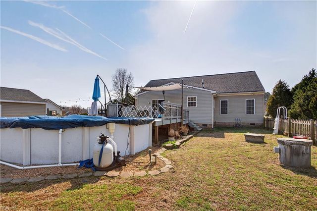 102 Kings Point AVE, Smithfield, VA 23430