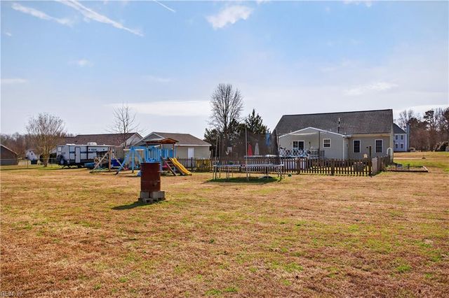 102 Kings Point AVE, Smithfield, VA 23430