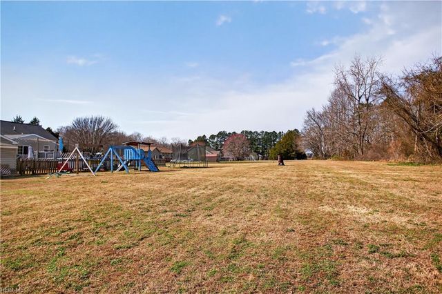 102 Kings Point AVE, Smithfield, VA 23430