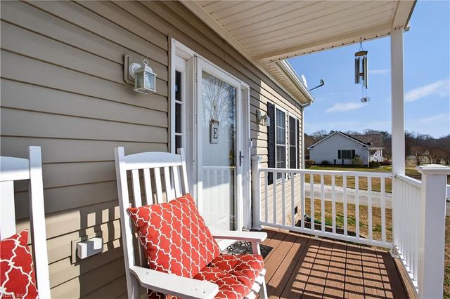 102 Kings Point AVE, Smithfield, VA 23430