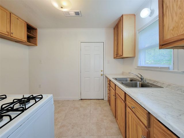 7818 Dixie Drive, Houston, TX 77087