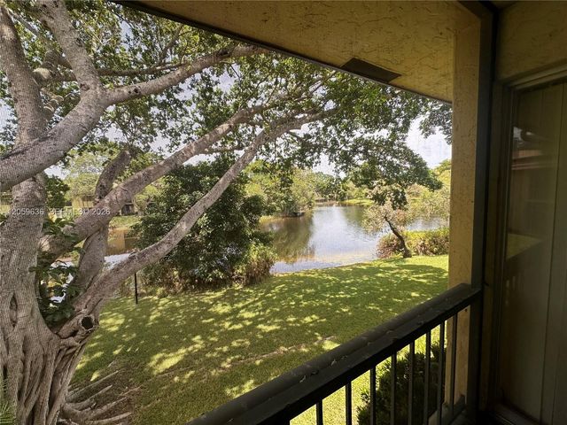 818 SW 9th Street Cir 203, Boca Raton, FL 33486