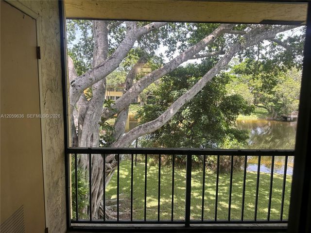 818 SW 9th Street Cir 203, Boca Raton, FL 33486