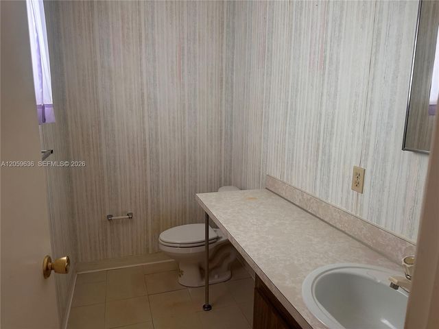818 SW 9th Street Cir 203, Boca Raton, FL 33486