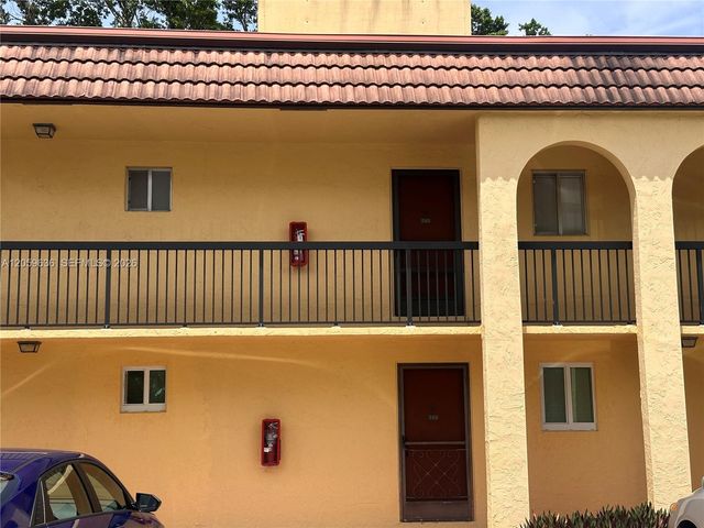 818 SW 9th Street Cir 203, Boca Raton, FL 33486