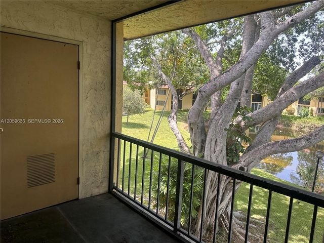 818 SW 9th Street Cir 203, Boca Raton, FL 33486
