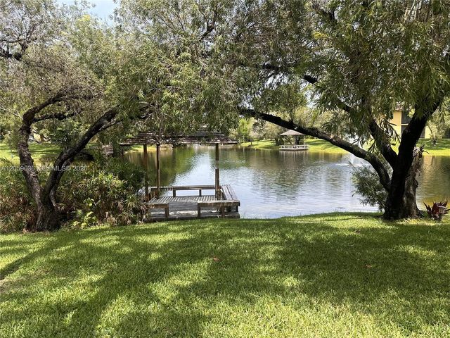 818 SW 9th Street Cir 203, Boca Raton, FL 33486