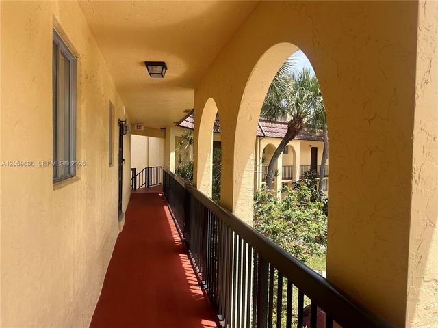 818 SW 9th Street Cir 203, Boca Raton, FL 33486