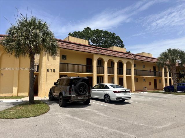 818 SW 9th Street Cir 203, Boca Raton, FL 33486