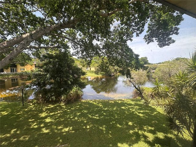 818 SW 9th Street Cir 203, Boca Raton, FL 33486