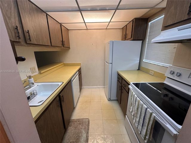 818 SW 9th Street Cir 203, Boca Raton, FL 33486