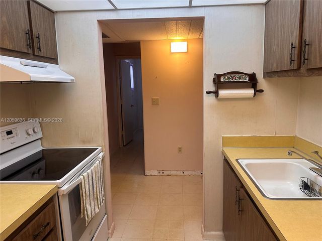 818 SW 9th Street Cir 203, Boca Raton, FL 33486
