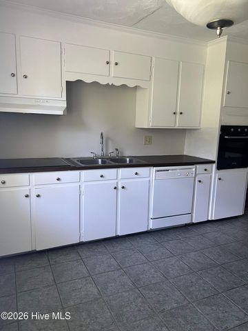 901 SE Greenville Boulevard, Greenville, NC 27858