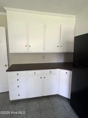 901 SE Greenville Boulevard, Greenville, NC 27858