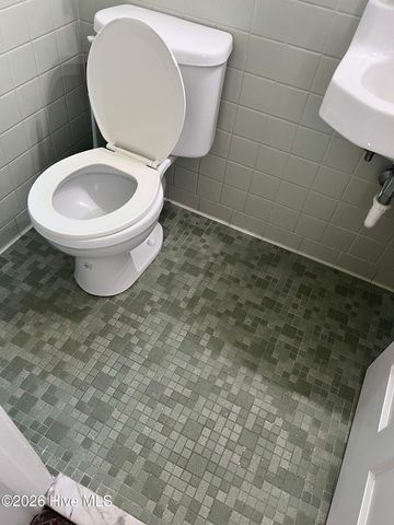 901 SE Greenville Boulevard, Greenville, NC 27858