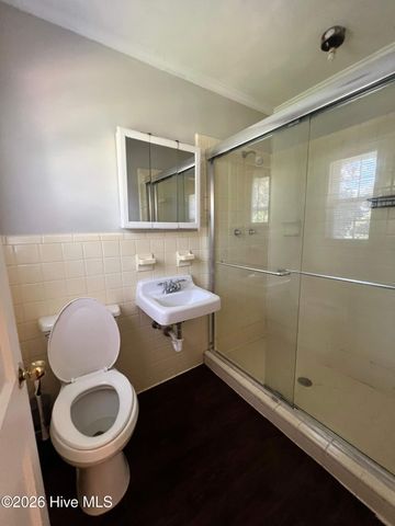 901 SE Greenville Boulevard, Greenville, NC 27858